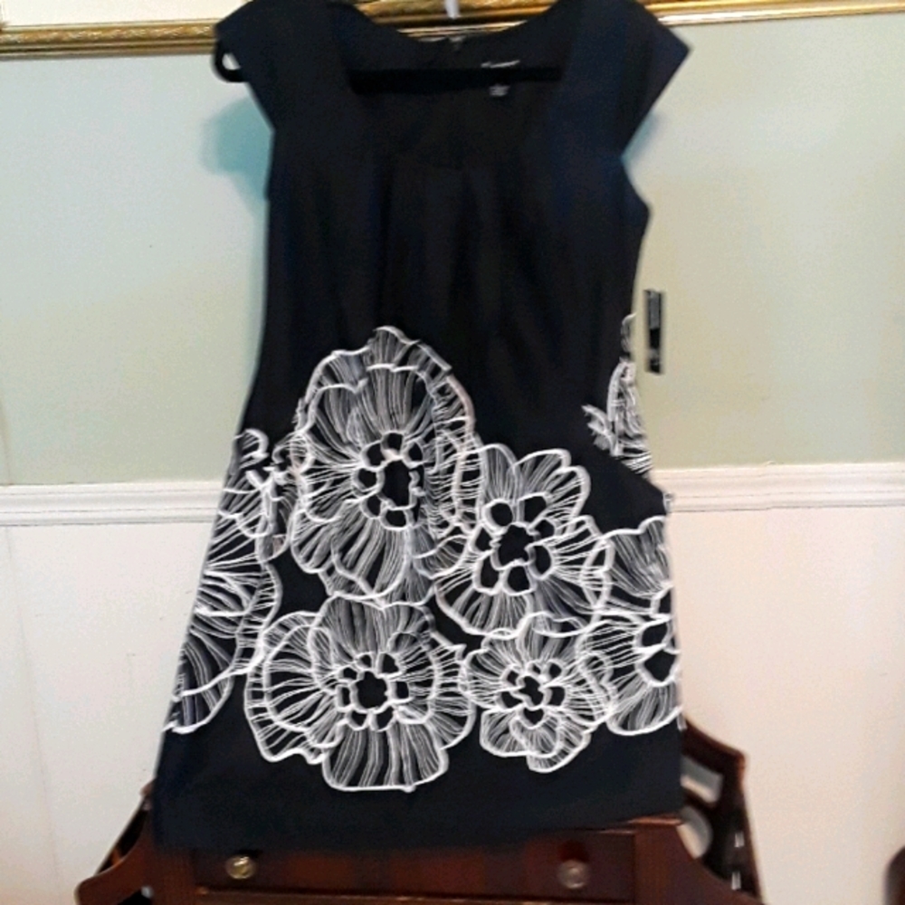 🎀PRICE DROP TODAY ONLY 🌼🎀NWT BEAUTIFUL DRESS